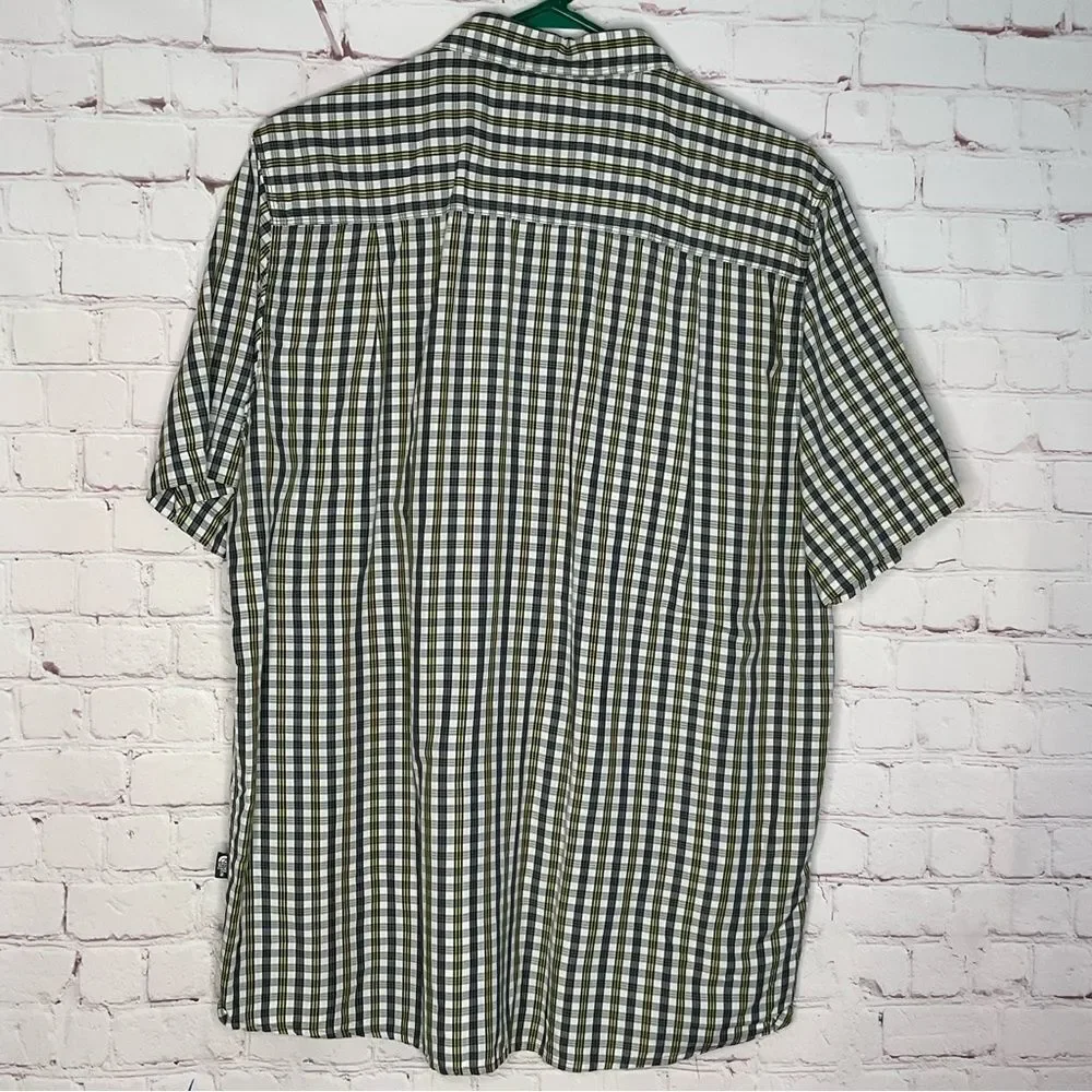 The North‎ Face Men's Short Sleeve Casual Button Up Plaid Green Shirt - Size L